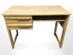 A modern oak veneered single pedestal desk, 101 cm x 50 cm x 75 cm.