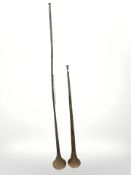 Two copper horns, longest 122 cm.