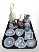 An early 20th century oak mantle clock, striking on a gong, height 36 cm.