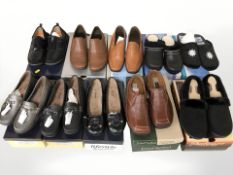 Several boxed pairs of lady's shoes including Gabor,