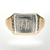 A 9ct yellow gold signet ring, size S/T. CONDITION REPORT: 4.1g.