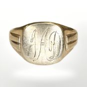 A 9ct yellow gold signet ring, size Q CONDITION REPORT: 5.