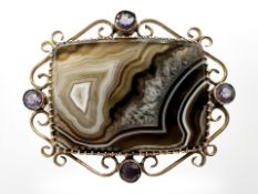 An early 20th century 9ct yellow gold agate brooch set with four amethysts, 50 mm x 40 mm.