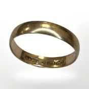 A 9ct yellow gold band ring size O. CONDITION REPORT: 1.