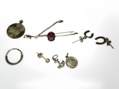 A 9ct yellow gold bar brooch,