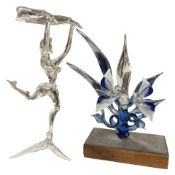 An art glass figure of a nude female, height 23cm, and another of two birds in flight.