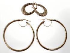 Two pairs of 9ct yellow gold earrings CONDITION REPORT: 4.6g.