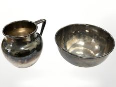 A silver sugar bowl and cream jug, London 1918. CONDITION REPORT: 154.9g.