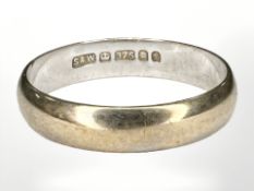 A 9ct yellow gold band ring, size M/N. CONDITION REPORT: 1.9g.