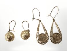 Two pairs of 9ct yellow gold earrings CONDITION REPORT: 4.