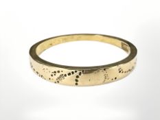 An 18ct gold ring, size L CONDITION REPORT: 2.