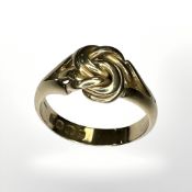 An 18ct gold knot ring, size O½ CONDITION REPORT: 5.