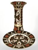 An Abbeydale Chrysanthemum Imari pattern plate and matching sleeve vase with flared rim, height 29.