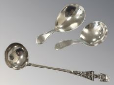 A George III silver caddy spoon, George Smith III & William Fearn, London 1796, length 8cm,