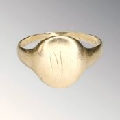 A 9ct gold signet ring, size S CONDITION REPORT: 2.