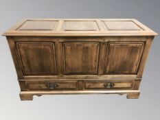 A reproduction blanket box in the Georgian style, 120 cm x 46 cm x 70 cm.