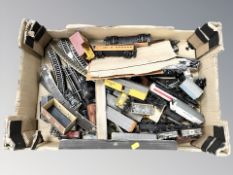 Assorted loose rolling stock including Peco etc,