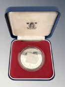 Royal Mint : 1978 Royal Visit to Guernsey Silver Twenty Five Pence Coin, 28.1 g, boxed.