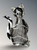 A modern art glass figure of a cat, height 19.5 cm.