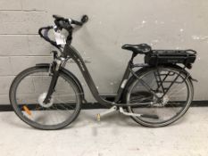 A B-Twin Elops 900 electric bike, no key or charger.