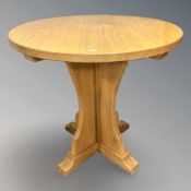 A Horace Knight 'Knightman' oak circular pedestal table, diameter 83 cm.