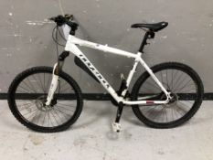 A Ridgeback MX5 mountain bike,
