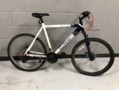 An Apollo Evade mountain bike, frame 21