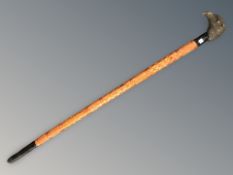 A carved walking stick with bronze effect eagle head pommel, length 86 cm.