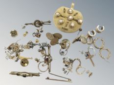 A group of antique and later jewellery items to include pair of 9ct gold earrings,