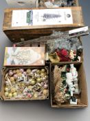 A large quantity of Christmas decorations (one pallet)