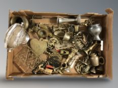 Brass candlesticks, horse brasses, fire companion pieces,