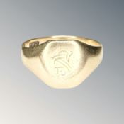 A 9ct gold signet ring, size S CONDITION REPORT: 4.