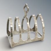 A silver five bar toast rack, length 8 cm. CONDITION REPORT: 53g.
