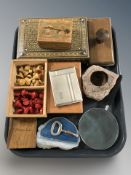 A turned and stained chess set, kings 5.