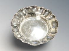 A shallow silver bowl, diameter 11 cm. CONDITION REPORT: 68.8g.