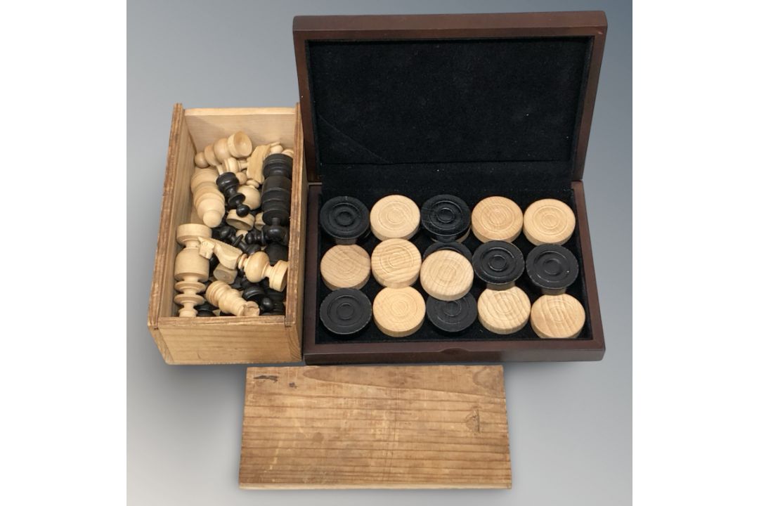A Calvert / Persian style chess set, kings 5.5 cm, and a further set of chequers.