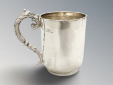 A Victorian silver mug, London 1900, height 9.5cm. CONDITION REPORT: 131.