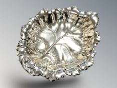 A silver leaf-shaped dish, length 14.5 cm. CONDITION REPORT: 77g.