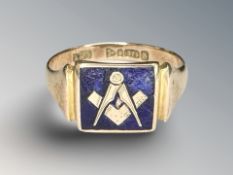 A 9ct yellow gold Gen'ts ring with Masonic enamel mofif, size T CONDITION REPORT: 3.