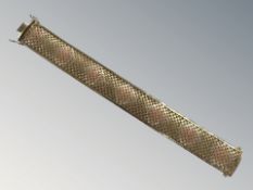 A 9ct three-tone gold flat link bracelet, length 19.
