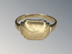 A 9ct yellow gold Gent's signet ring, size K. CONDITION REPORT: 2.