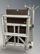 An aluminium decorator's platform