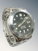 A gent's stainless steel Omega Seamaster centre seconds calendar quartz wristwatch, reference no.