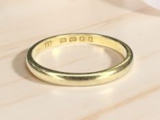 An 18ct gold band ring, size L CONDITION REPORT: 1.
