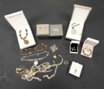 A group of jewellery including a Clogau silver pendant in box,