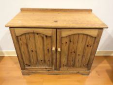 A 20th century pine double door side cabinet, 96 cm x 49 cm x 76 cm.