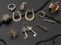 Two 9ct gold earrings, a similar ring and T-bar, together with a silver and amber ring,