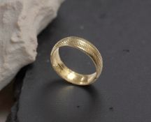 A 9ct gold band ring, size Q½. CONDITION REPORT: 5.