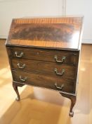 An early 20th century mahogany fall front bureau, 76 cm x 42 cm x 103 cm.