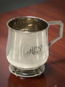 A silver mug, Birmingham marks, height 8 cm. CONDITION REPORT: 78g.